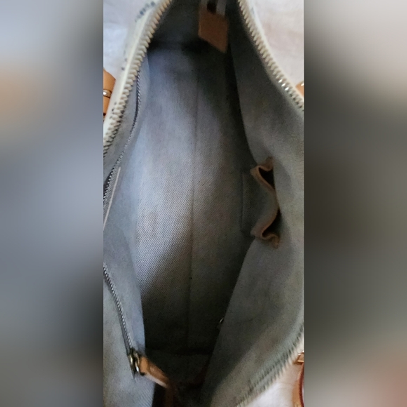 Dooney & Bourke Vintage Crossbody /Shoulder  Bag with card Holder. - Picture 15 of 17